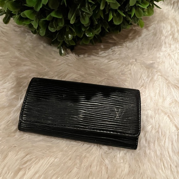 Louis Vuitton Handbags - Louis Vuitton black epi leather key holder wallet
